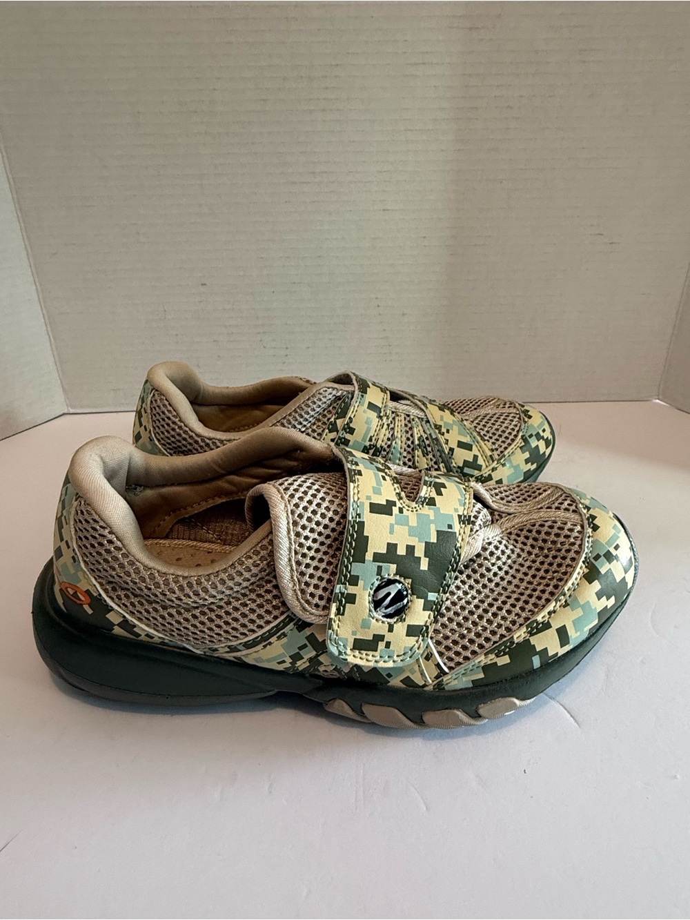 Zeko camo fishing boating shoes ladies 7 men’s 5